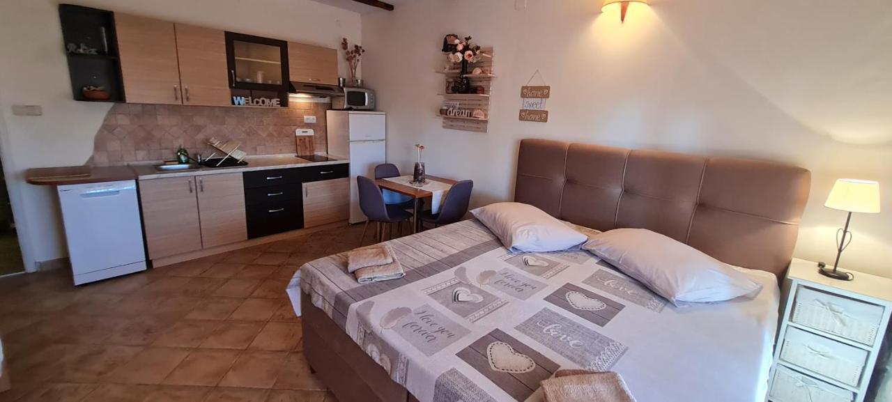 Apartments Rogoznicka Oaza Rogoznica  Buitenkant foto